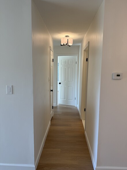 Building Photo - 35 Gena Ct