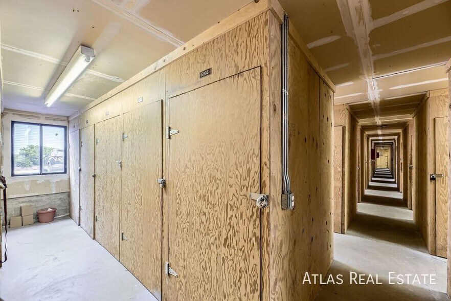 Building Photo - 3141 S Tamarac Dr