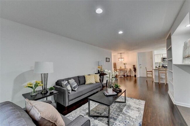 Building Photo - 2 Bedroom 2 Bath in Buckhead