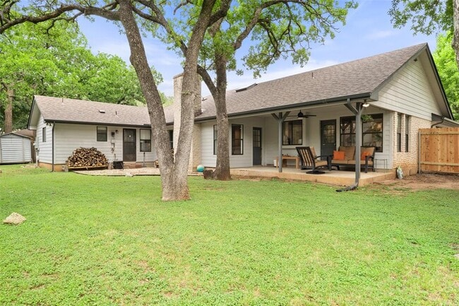 Building Photo - 3701 Indian Point Dr