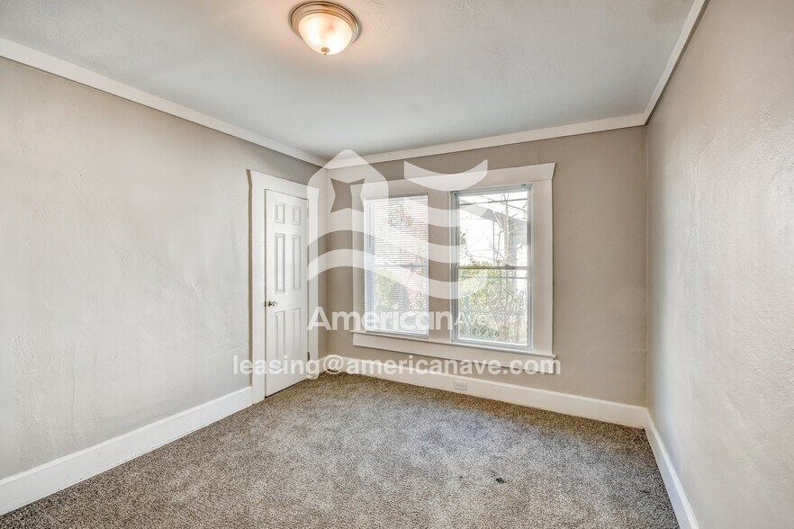 Building Photo - 625 27th St SW