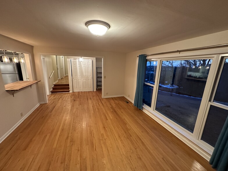 Living Room looking toward foyer - 511 Bitsy Ln