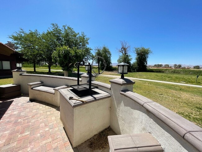 Building Photo - AVAILBLE NOW!! Fully Furnished Desert Gem!