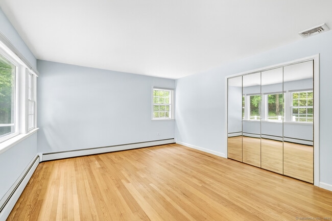 Building Photo - 6 Rivergate Woods