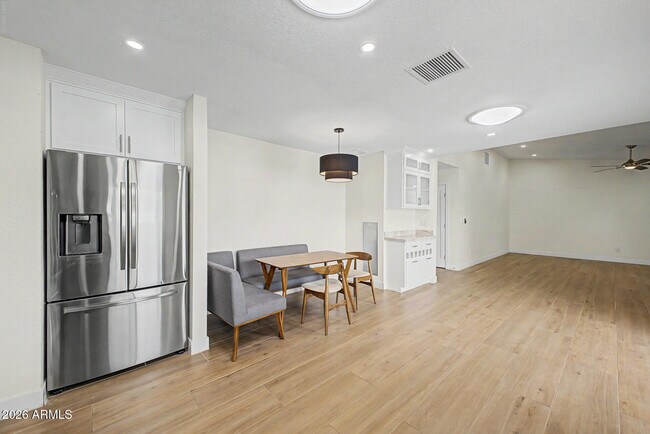 Building Photo - 8711 E Latham St