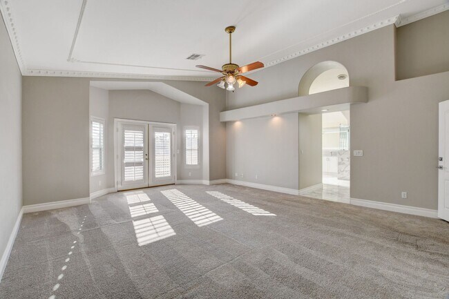 Building Photo - COMING SOON!! $1000 off 1st months Rent Guard-Gated Golf Course Living on the 14th Green!