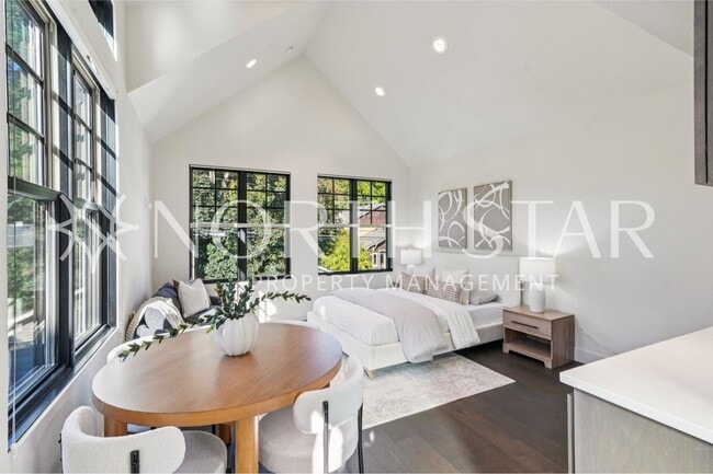 Building Photo - Luxury Living in the Heart of Lake Oswego: Stylish 3-Story Townhouse