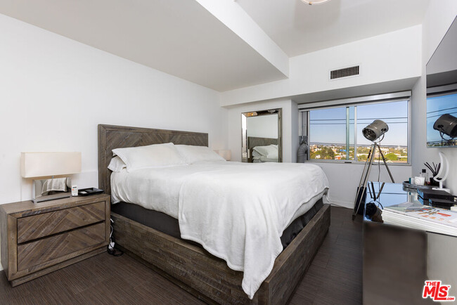 2nd Bedroom - 1155 N La Cienega Blvd