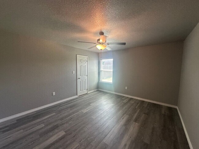 Building Photo - 3Bed/2Bath