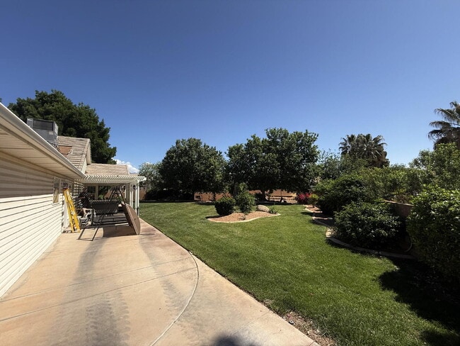 Building Photo - 2391 S Sandia Rd
