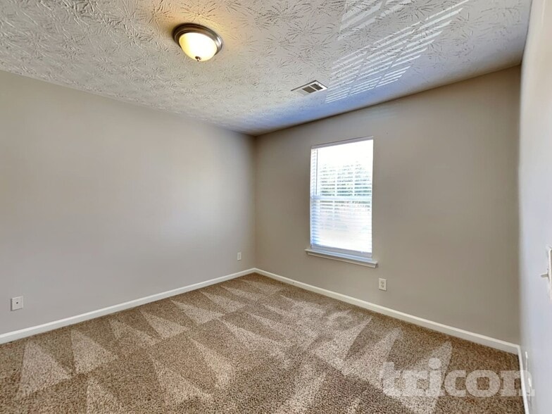 Building Photo - 339 Waterbury Way