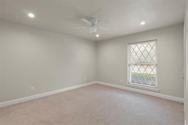 Building Photo - 6350 Glennox Ln