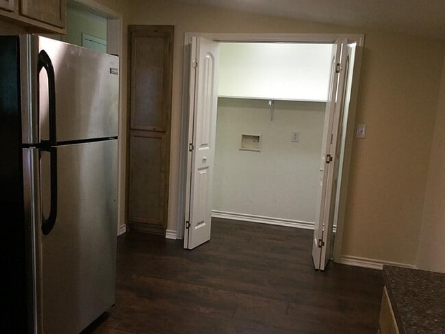 Building Photo - 404 Kelley Blvd