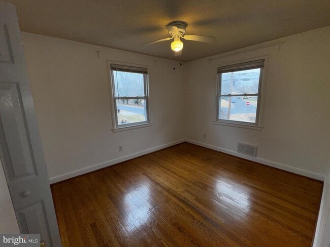 Building Photo - 10502 Glenhaven Dr