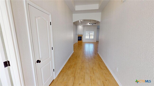 Building Photo - 808 Dred Roger Circle