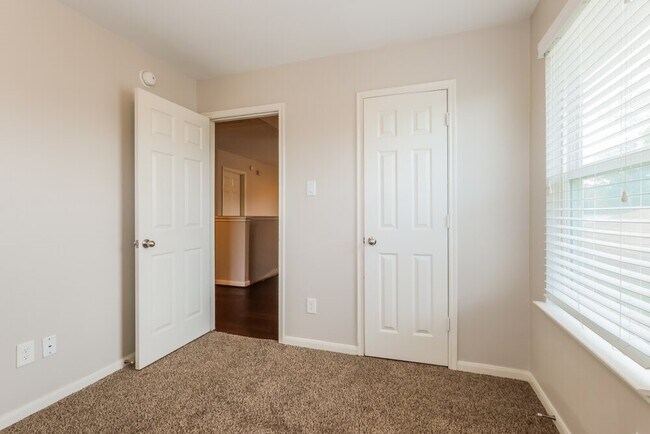 Building Photo - 2802 Mesquite Ridge Dr