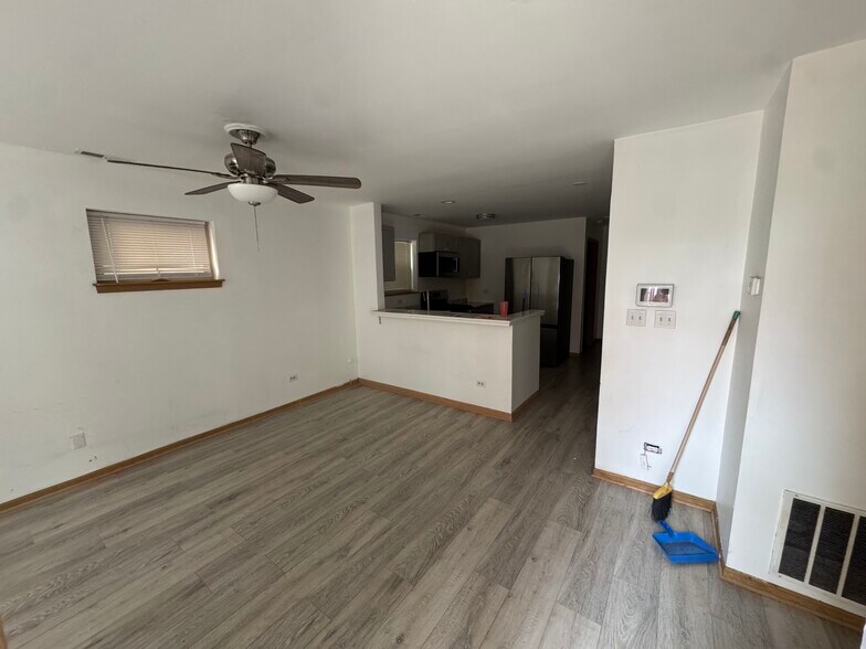 Building Photo - 7653 S Green St