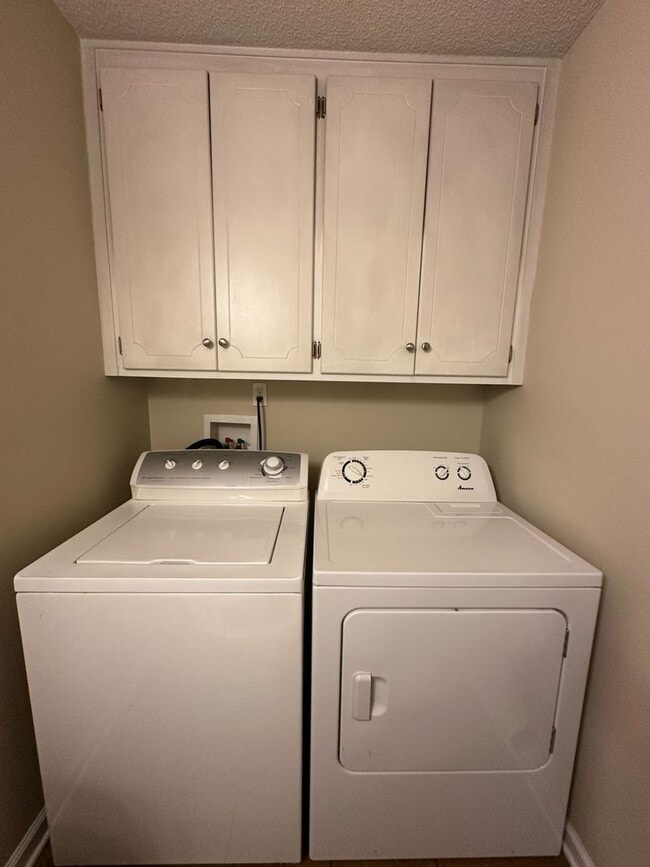 Building Photo - Wakefield!!!  3 Bedroom Townhome