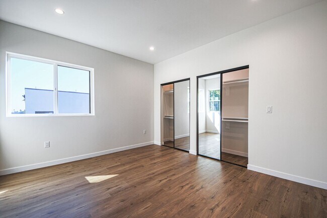 Building Photo - Ultra-Luxury Brand New 2 bed/2.5 bath and ...