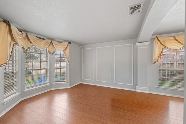 Building Photo - 3321 Sapling Oak Dr