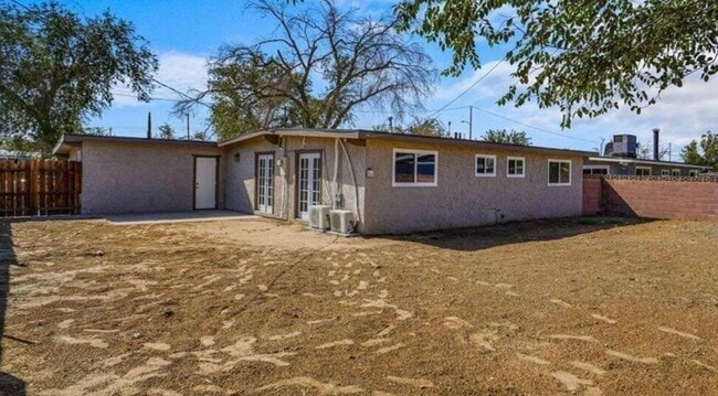 Building Photo - Newly updated 4 bedroom Home