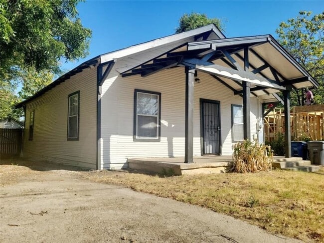 Primary Photo - 2605 Warren Ave
