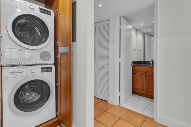 Building Photo - 1901 Brickell Ave