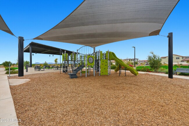 Building Photo - 932 W Macaw Dr