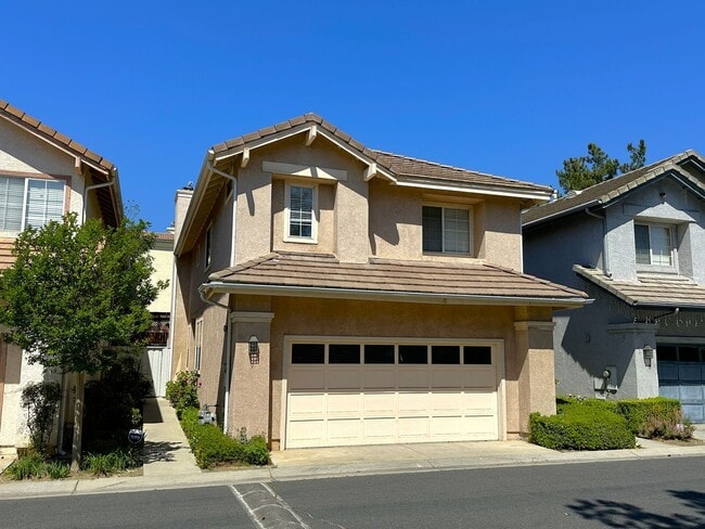 Primary Photo - Spacious 4 Bed, 3 Bath Townhome in Gated W...