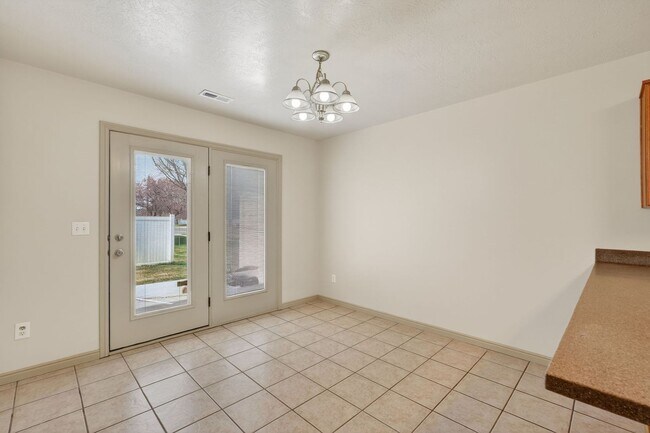 Building Photo - Must-See Apartment in Pheasant Ridge  Pocatello!