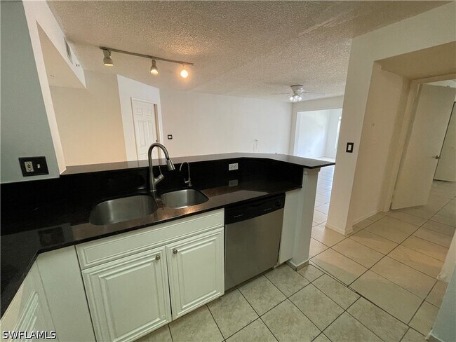Building Photo - 8265 Ibis Club Dr