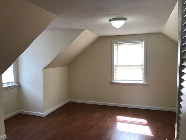 Building Photo - 709 Nathan Hale Ave