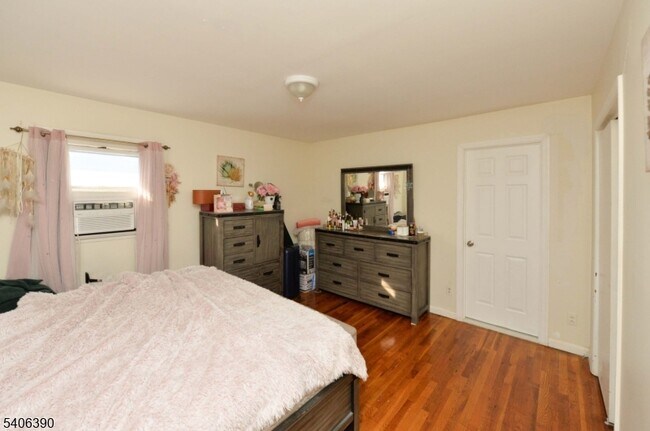 Building Photo - 100 Eastern Wy