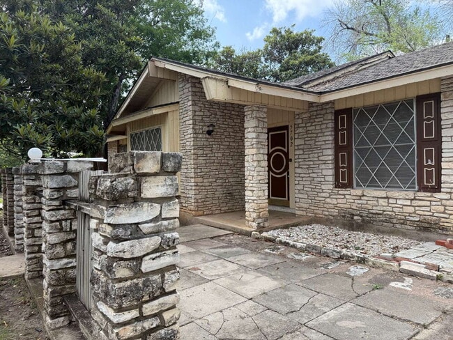 Building Photo - 5702 Ben Casey Dr