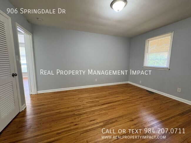 Building Photo - 906 Springdale Dr