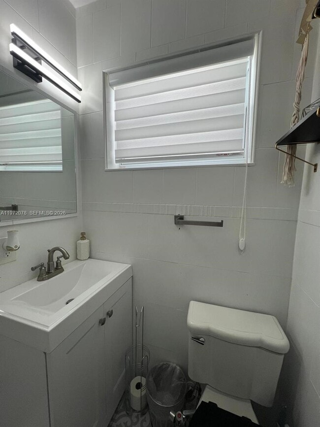 Building Photo - 1430 NE 149th St