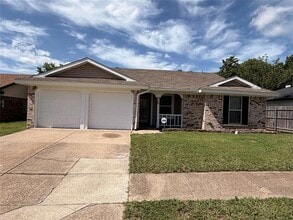 Building Photo - 312 Juniper Dr