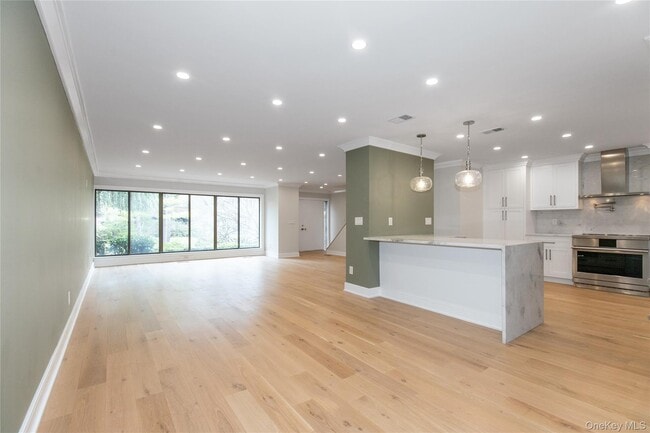 Building Photo - 18 Acorn Ponds Dr