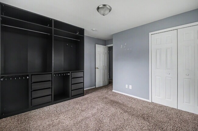 Building Photo - OWNER SPECIAL- Sign your lease by 9/22 and receive $50 off a month!