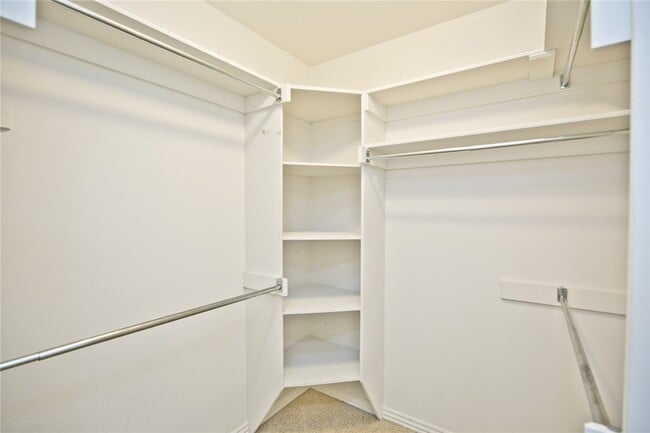 Building Photo - 1250 Torbay Trce