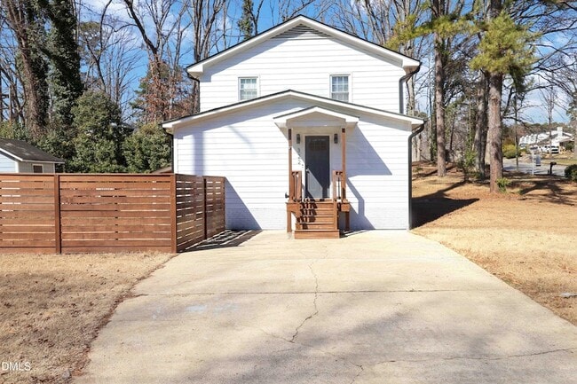 Building Photo - 322 E Millbrook Rd