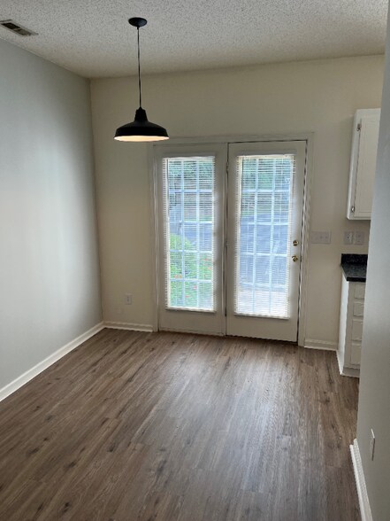 Building Photo - 21032 N Main St