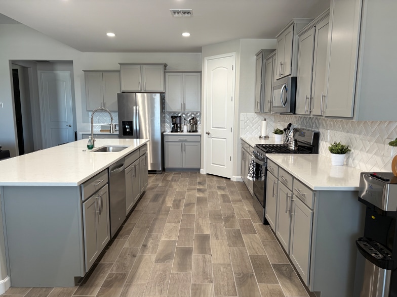 Building Photo - 37852 W San Clemente St