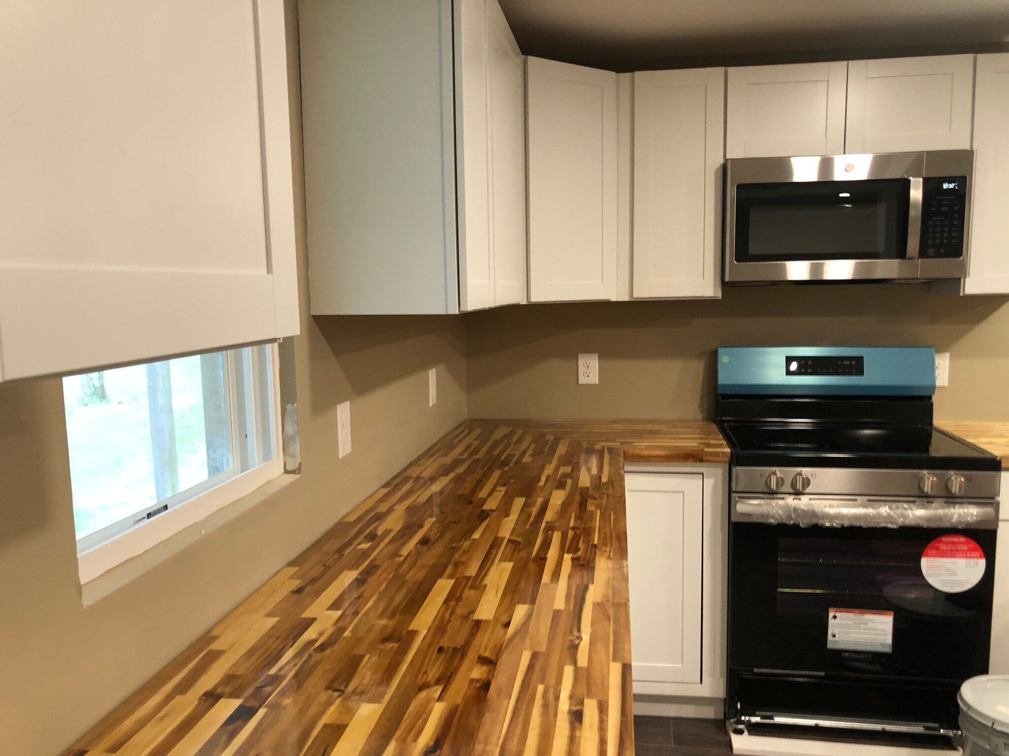 Building Photo - 355 S Hokendauqua Dr