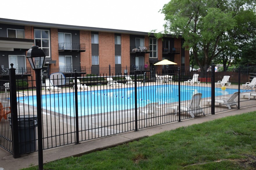 Building Photo - Blue Springs Apartments