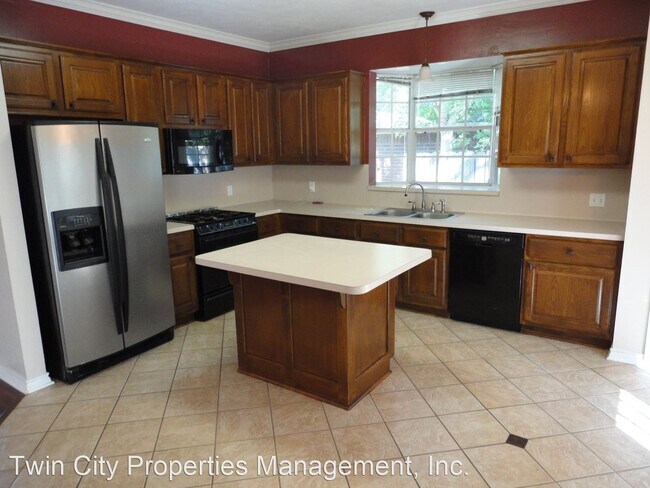 Building Photo - 4 br, 2 bath House - 1712 Laura Ln.