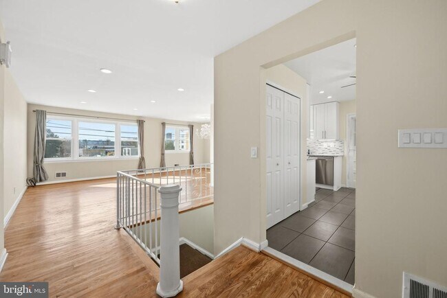 Building Photo - 1721 University Blvd W