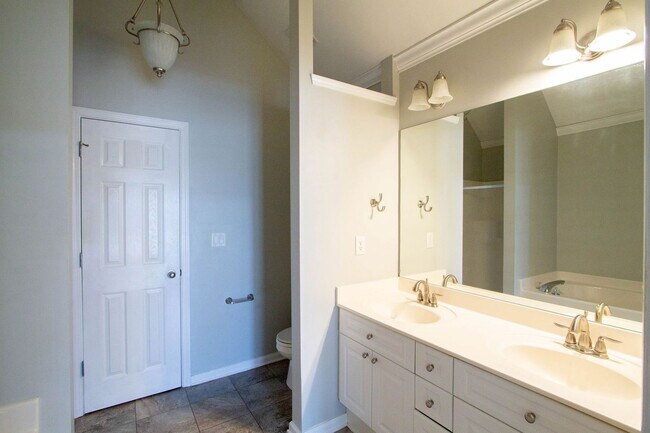 Building Photo - 157 Hayesbury Ct