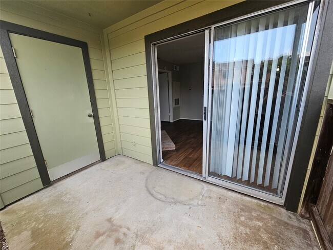 Building Photo - 18800 Egret Bay Blvd