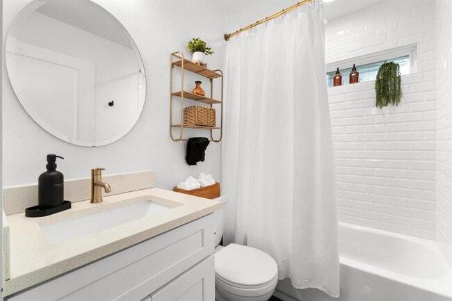 Building Photo - 3005 Kuhlman Ave